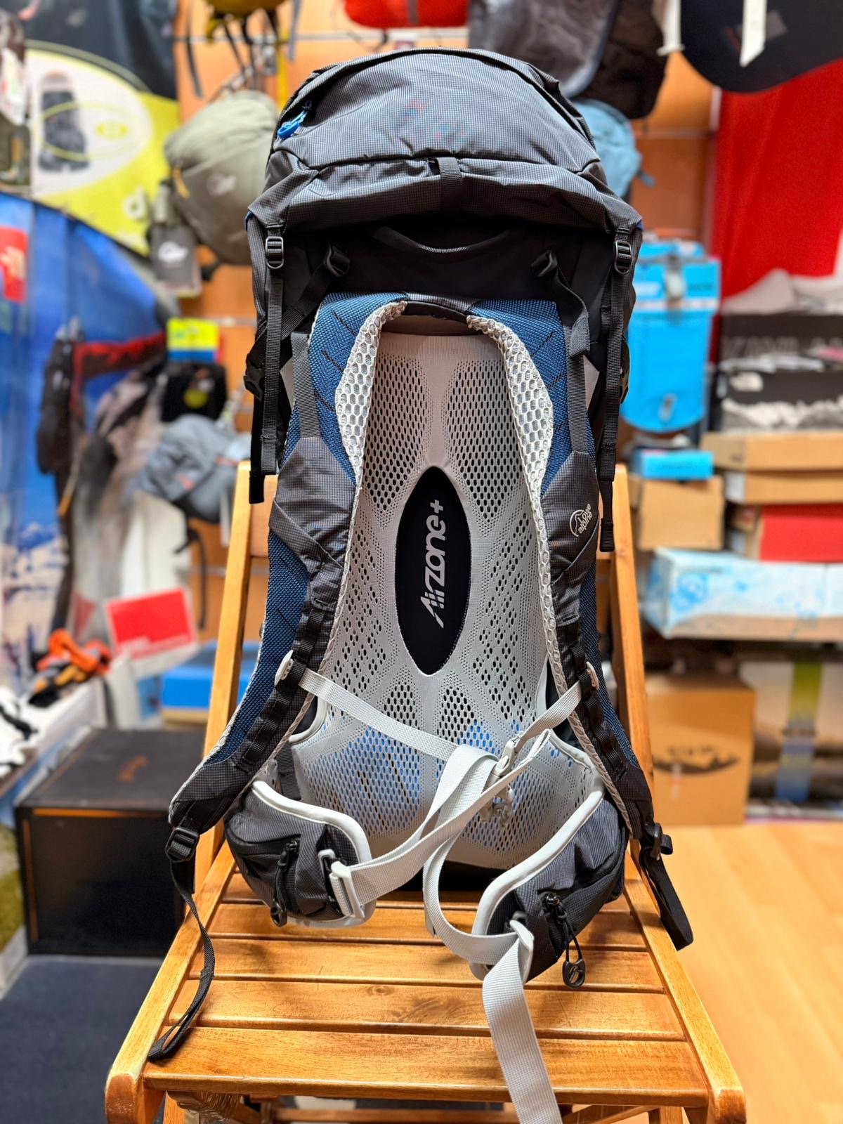 Sac à dos Lowe Alpine AirZone Trek 35:45 gris, vue du dos ventilé